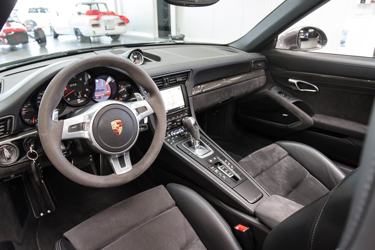 Porsche 991 Carrera GTS