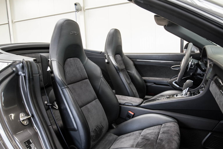Porsche 991 Carrera GTS