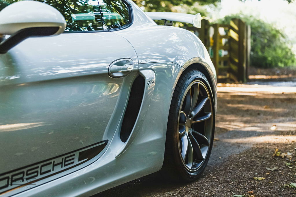 Porsche 981 Cayman GT4