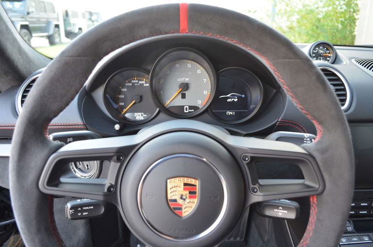 Porsche 718 Cayman GT4