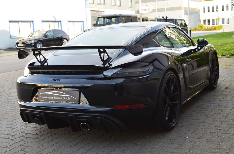 Porsche 718 Cayman GT4