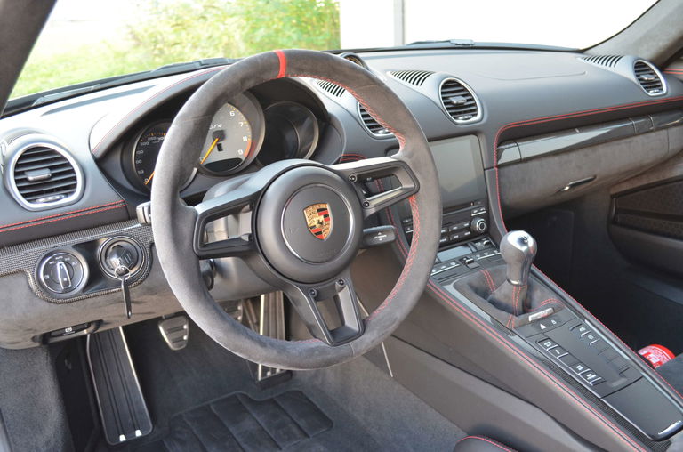 Porsche 718 Cayman GT4