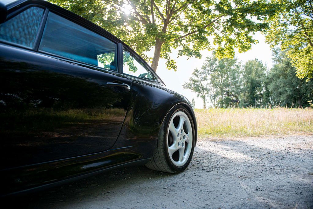 Porsche 993 Carrera 4S