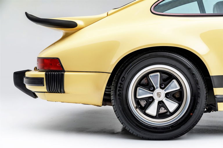 Porsche 911 Carrera (US)