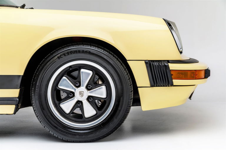 Porsche 911 Carrera (US)