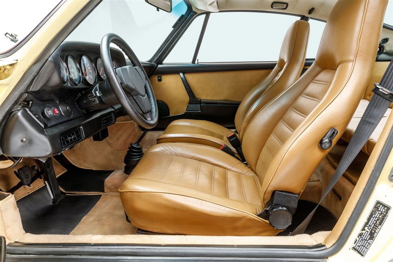 Porsche 911 Carrera (US)