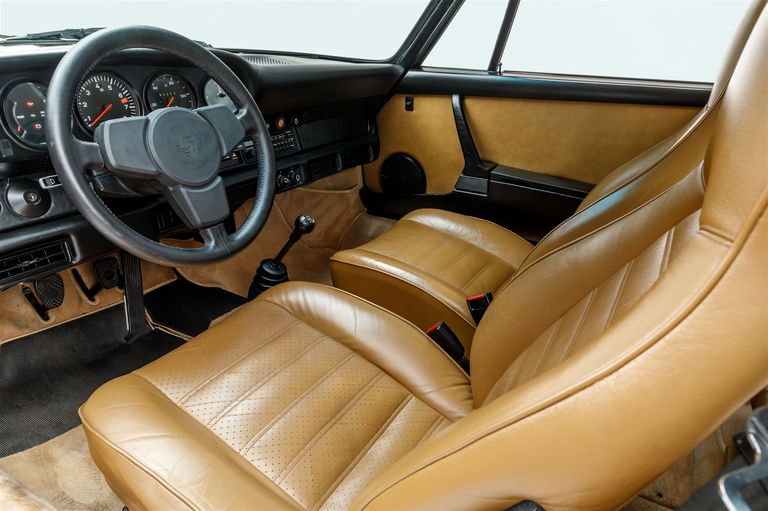 Porsche 911 Carrera (US)