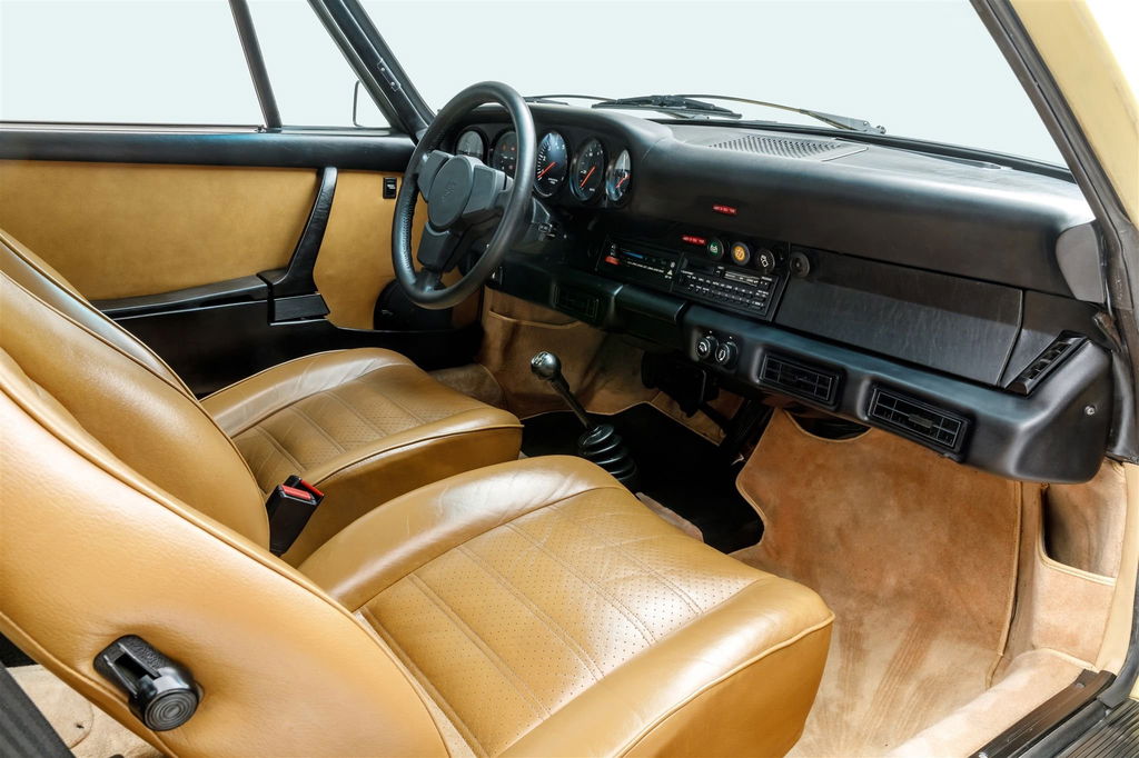 Porsche 911 Carrera (US)