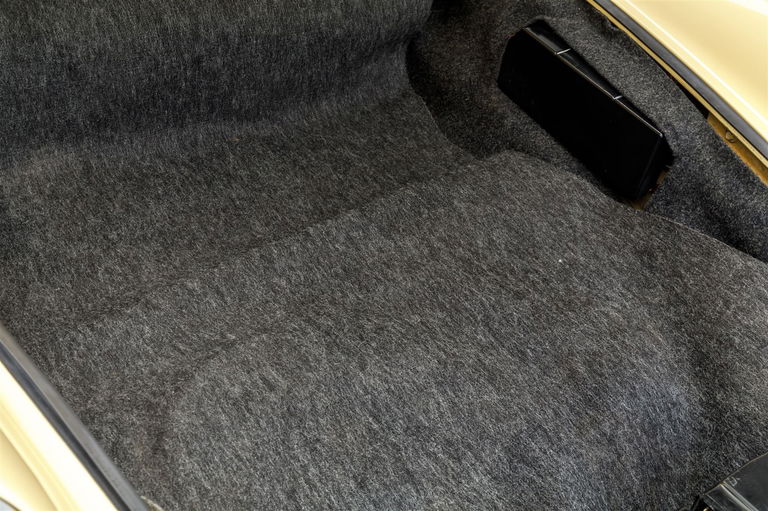 Porsche 911 Carrera (US)