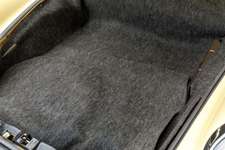 Porsche 911 Carrera (US)