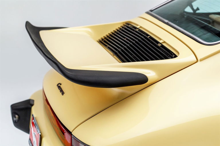 Porsche 911 Carrera (US)