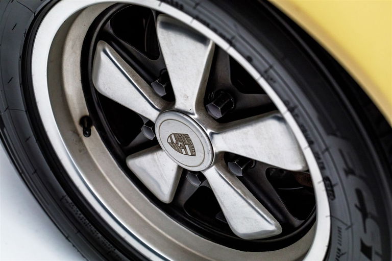 Porsche 911 Carrera (US)