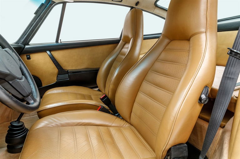 Porsche 911 Carrera (US)