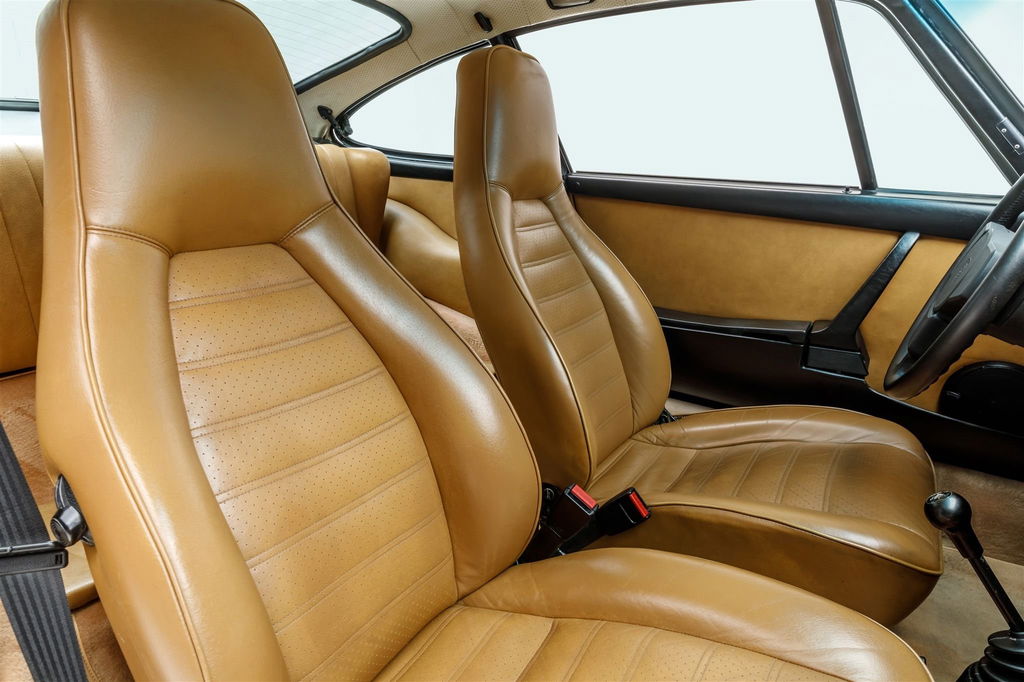 Porsche 911 Carrera (US)