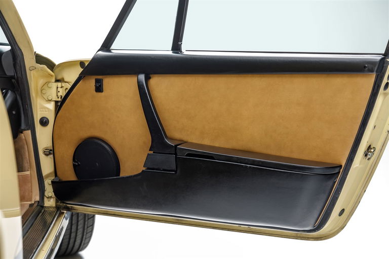 Porsche 911 Carrera (US)