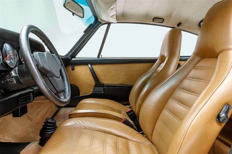 Porsche 911 Carrera (US)