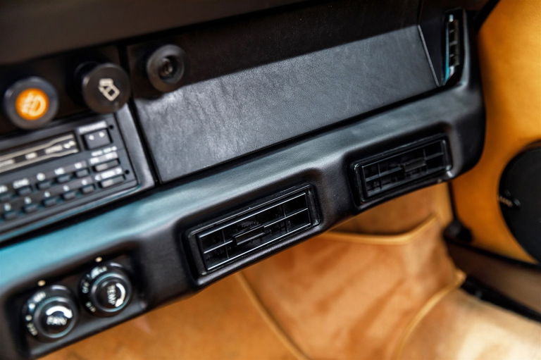 Porsche 911 Carrera (US)