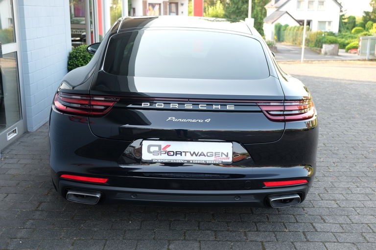 Porsche Panamera 4