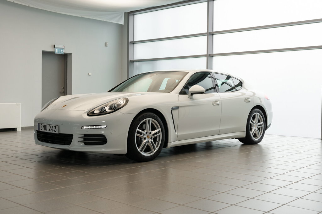 Porsche Panamera 4