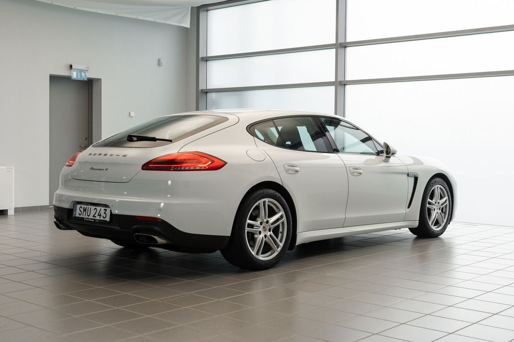 Porsche Panamera 4