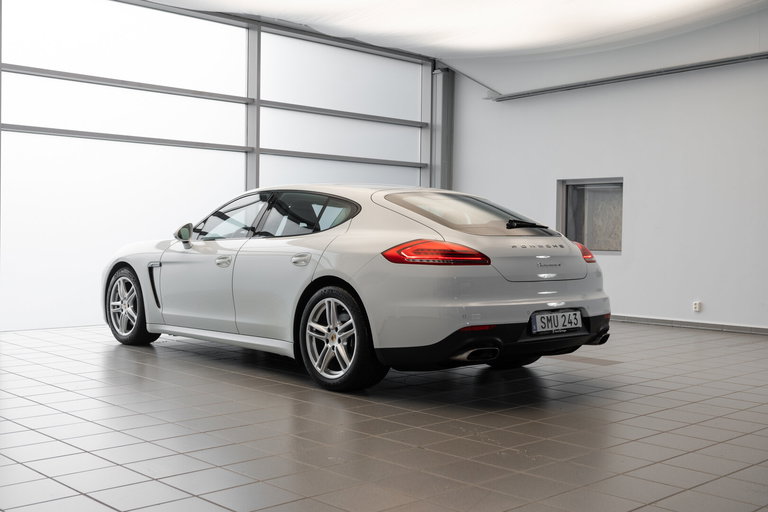 Porsche Panamera 4