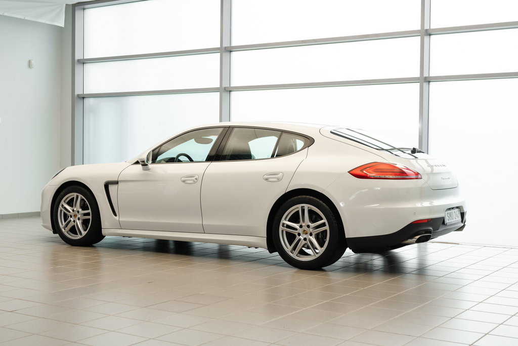 Porsche Panamera 4