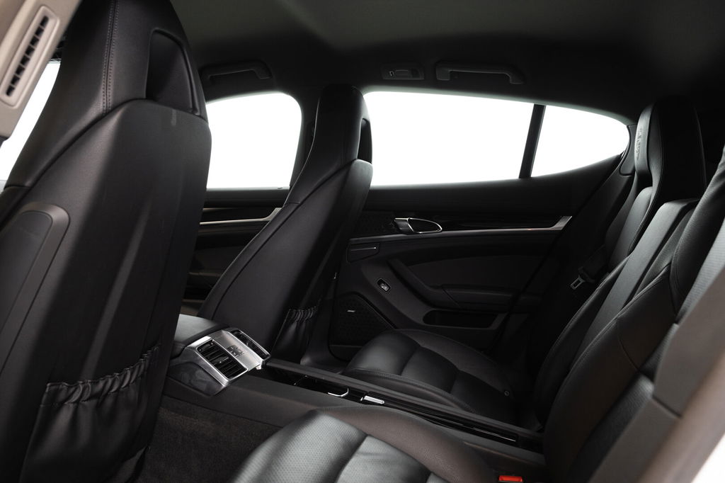 Porsche Panamera 4