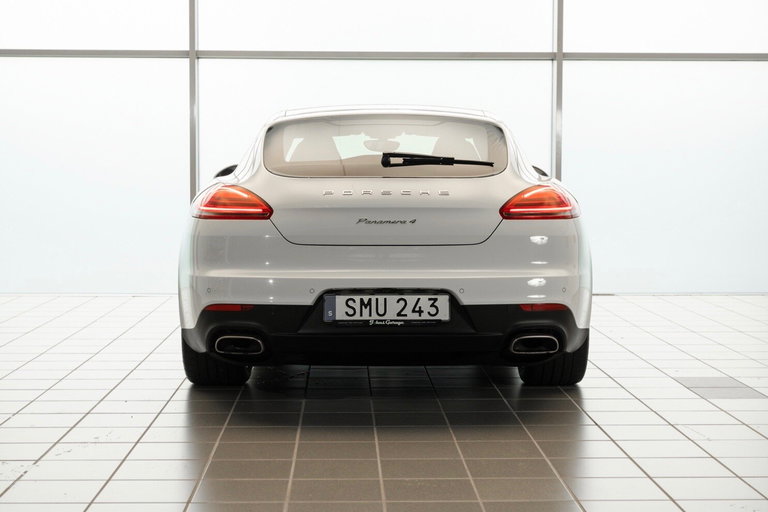 Porsche Panamera 4
