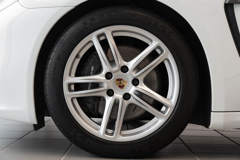 Porsche Panamera 4