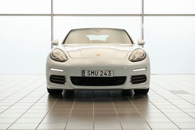 Porsche Panamera 4