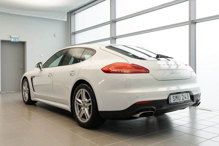 Porsche Panamera 4