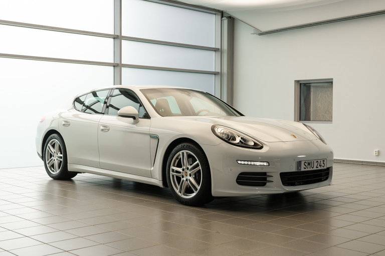 Porsche Panamera 4