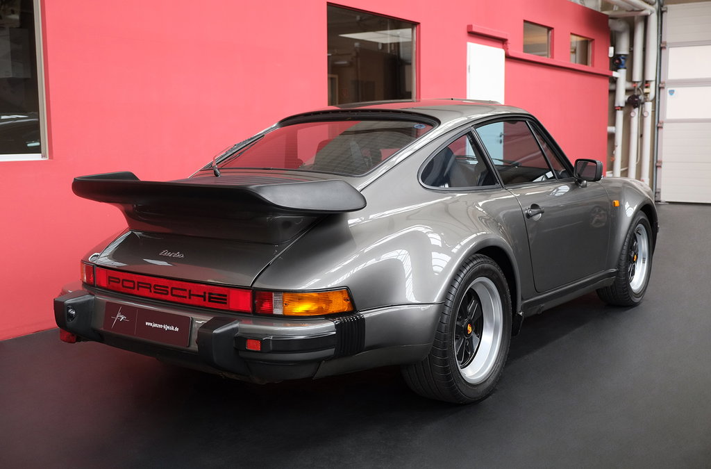 Porsche 911 Turbo 3.3