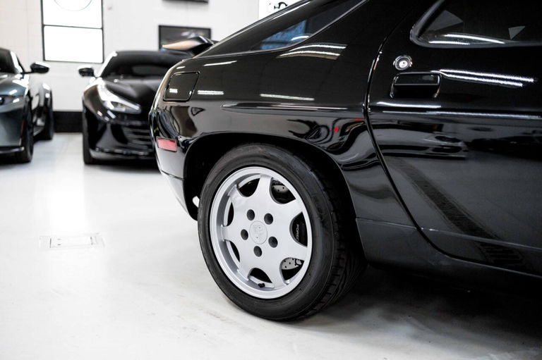 Porsche 928 GT