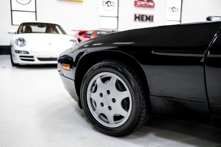 Porsche 928 GT