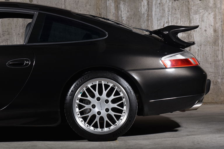 Porsche 996 Carrera 4