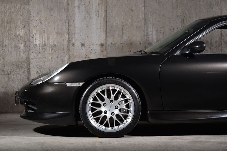Porsche 996 Carrera 4