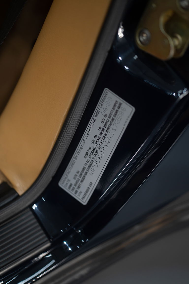 Porsche 911 Carrera 3.2 Speedster (US)