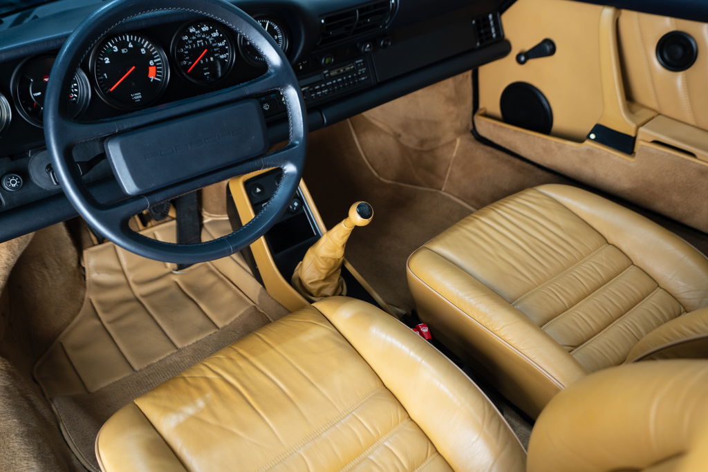 Porsche 911 Carrera 3.2 Speedster (US)