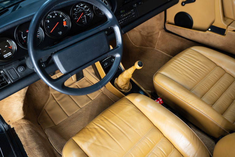 Porsche 911 Carrera 3.2 Speedster (US)