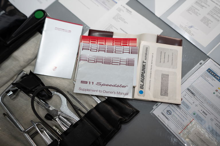 Porsche 911 Carrera 3.2 Speedster (US)