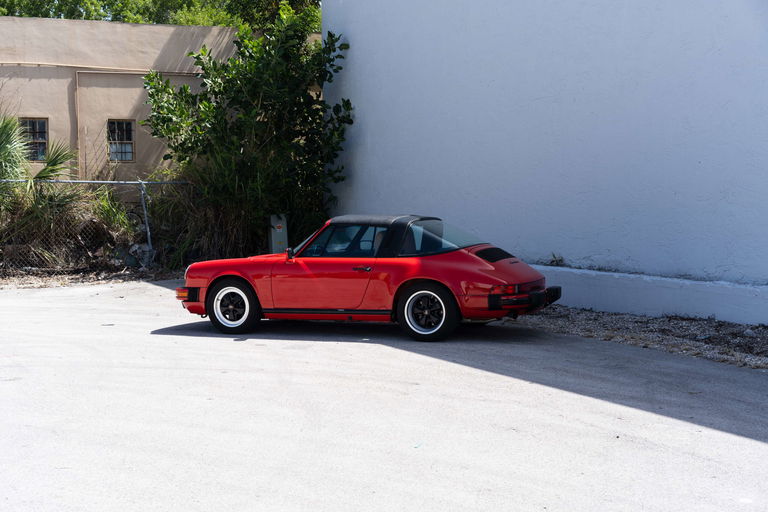 Porsche 911 Carrera 3.2 (US)