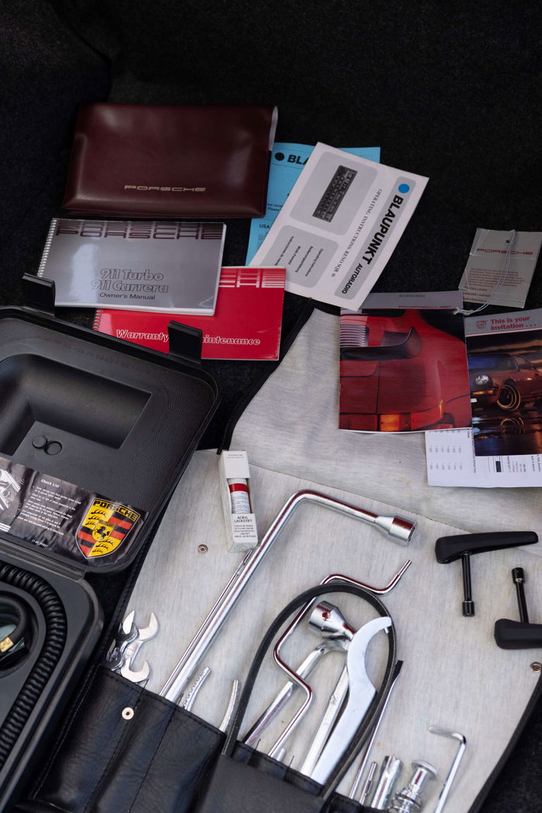 Porsche 911 Carrera 3.2 (US)