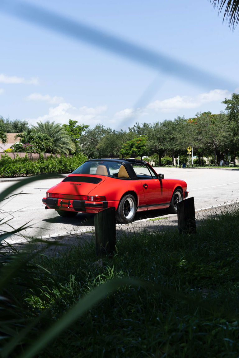 Porsche 911 Carrera 3.2 (US)