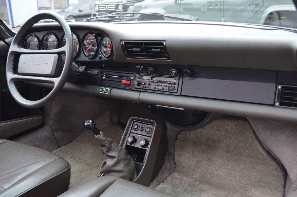 Porsche 911 Carrera 3.2 (KAT)