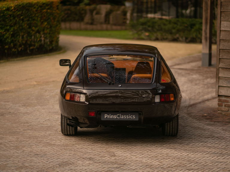Porsche 928