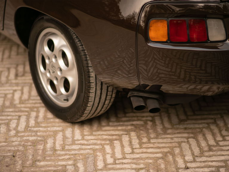 Porsche 928