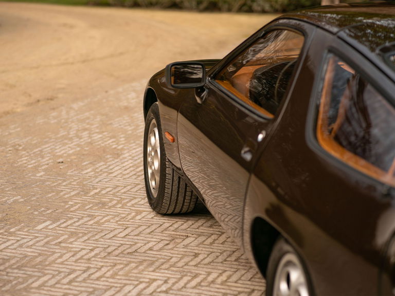 Porsche 928