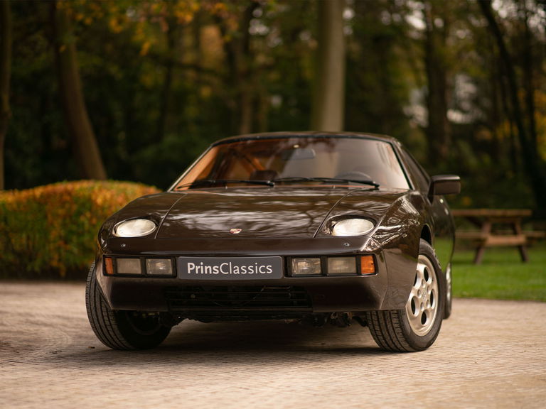 Porsche 928