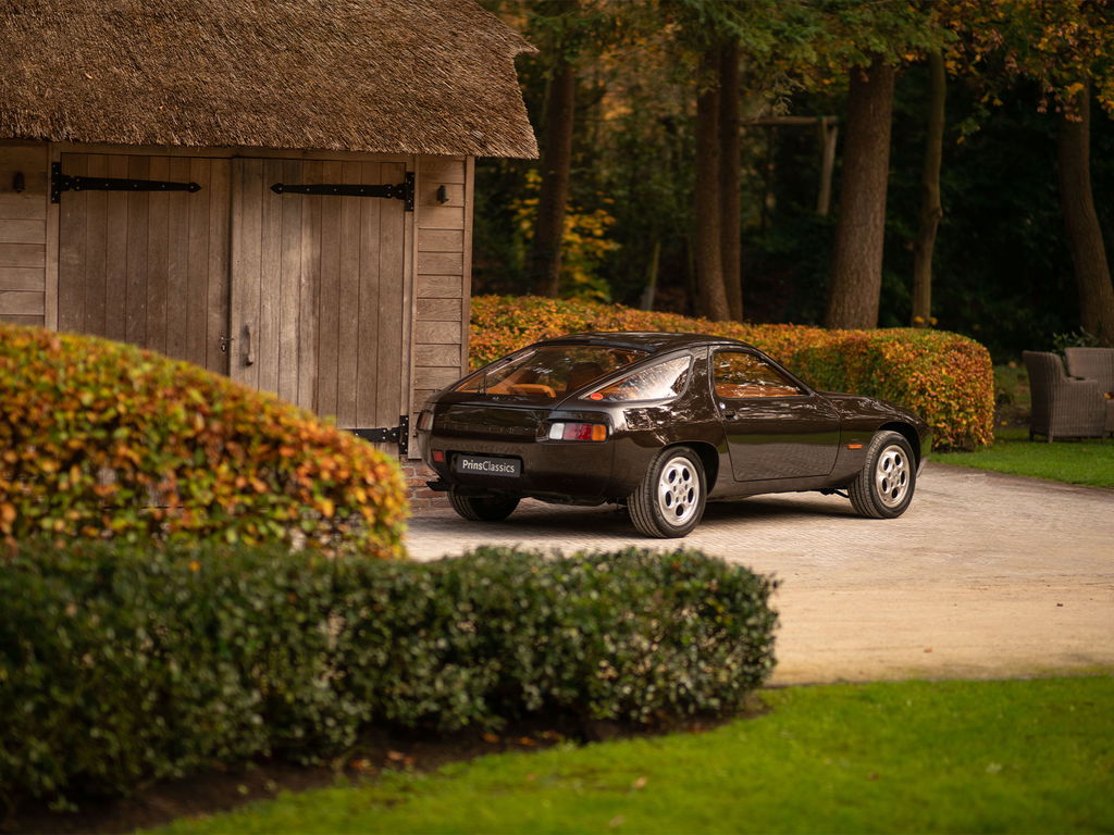 Porsche 928